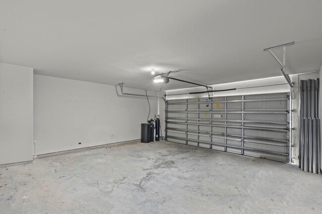 Building Photo - 5299 Cascade Ct