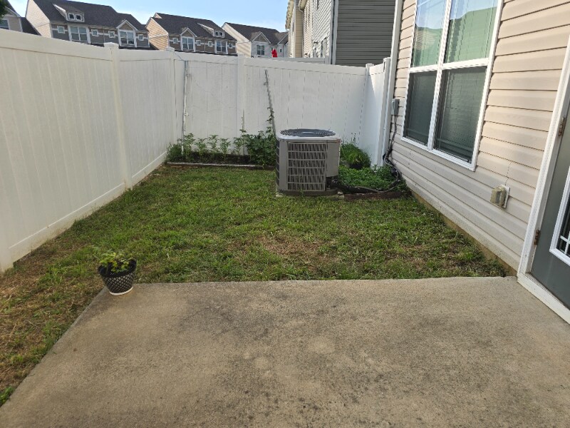 Building Photo - 6008 Hillside Ln