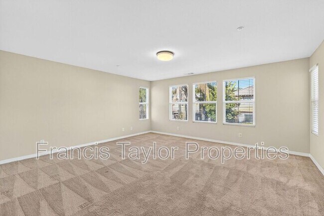 Building Photo - 504 Eureka Dr