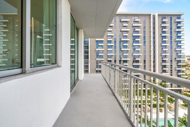 Building Photo - 300 S Australian Ave