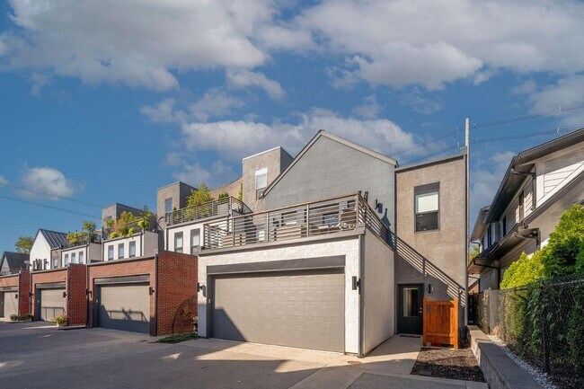 Building Photo - 598 Lathrop St