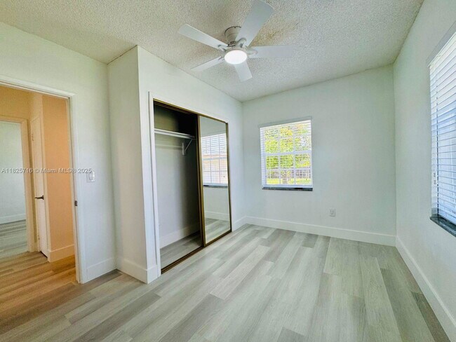 Building Photo - 115 W 37th St