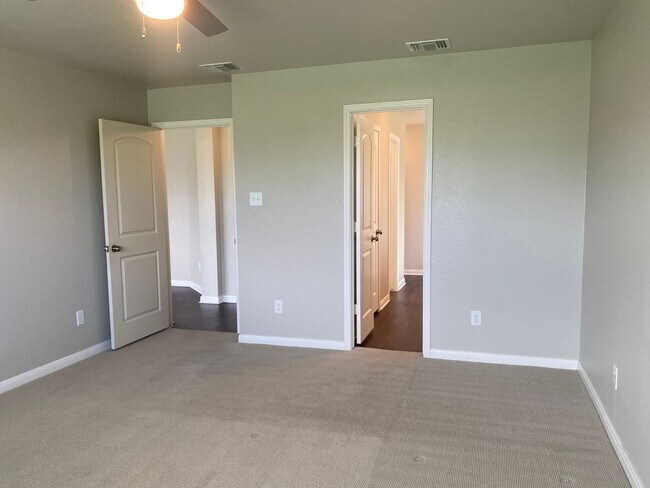 Building Photo - 4 BEDROOM CORNER LOT