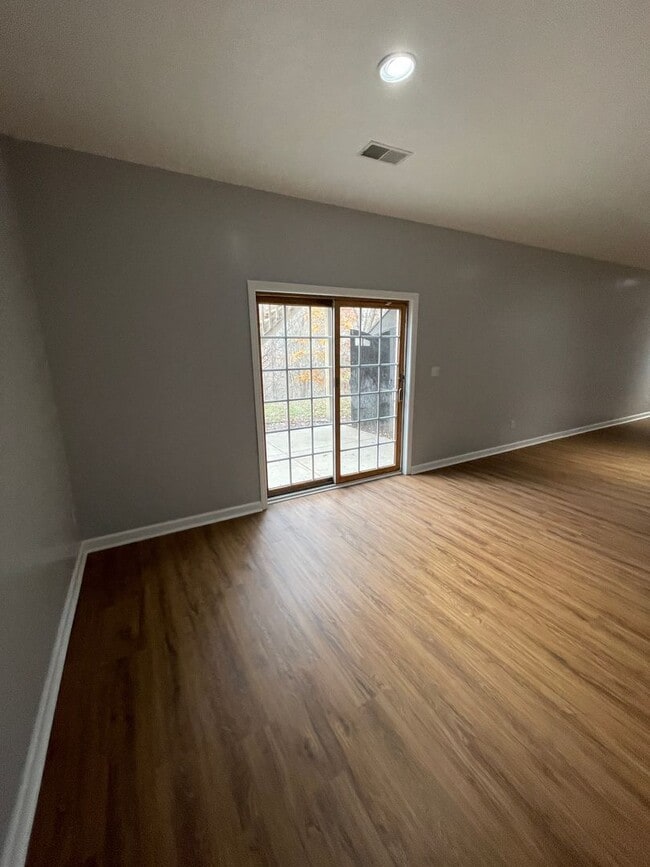 Building Photo - 1513 King Henry Dr