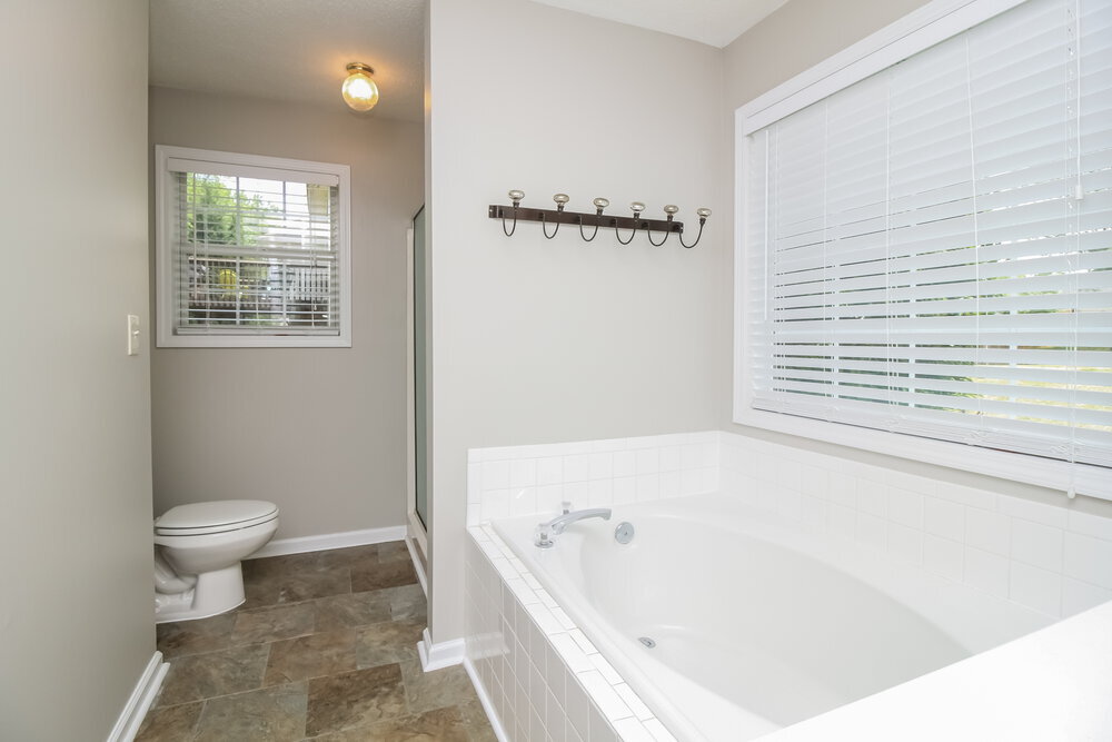 Building Photo - 1331 Vine Cir