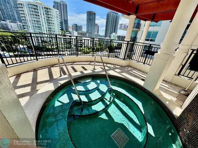 Building Photo - 610 W Las Olas Blvd