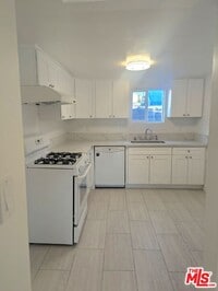 Building Photo - 3841 Sedgwick Ave