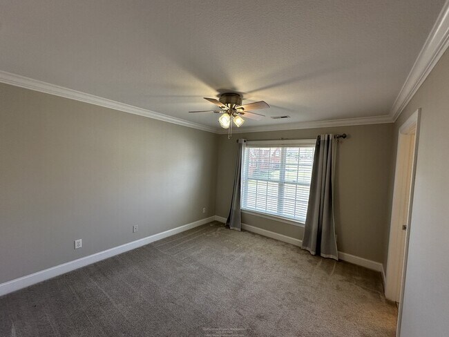 Building Photo - 5511 Ginkgo Rd