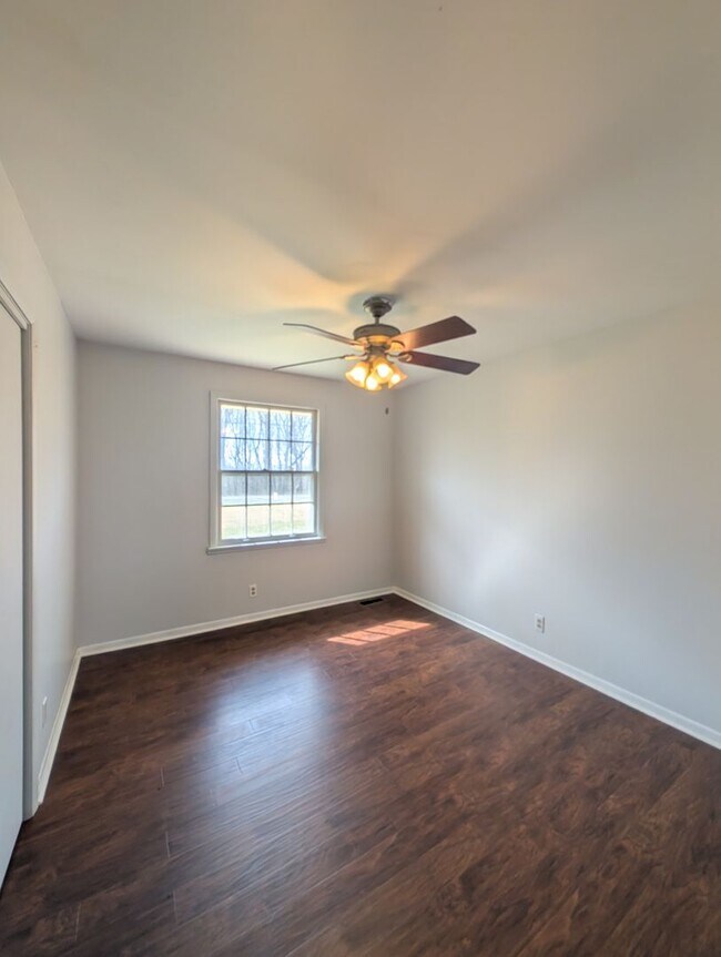 Building Photo - Available Now!!! Charming 3-Bedroom Brick Ranch Close to Nashville!