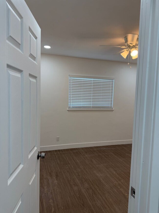 Building Photo - Garden Grove Home