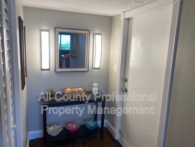 Building Photo - 3051 N Course Dr