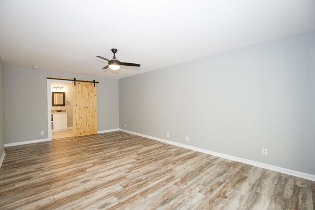 Building Photo - Gorgeous Fully Renovated 3 bedroom home in the Heart of Whispering Pines