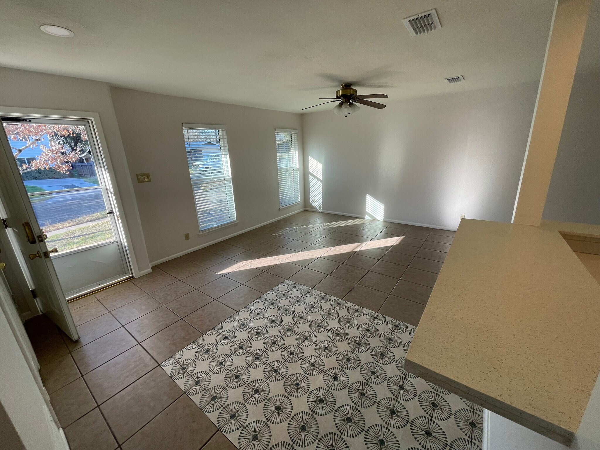 Living - 2409 Glen Springs Way