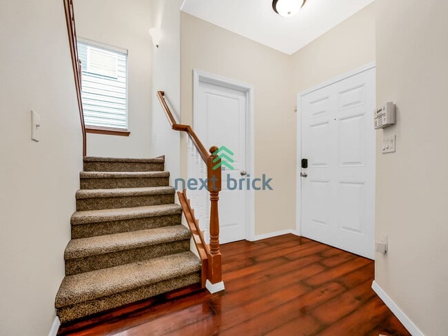 Building Photo - Charming 4 Bed 2.5 Bath for Rent!