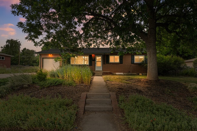 Primary Photo - 571 S Taft St