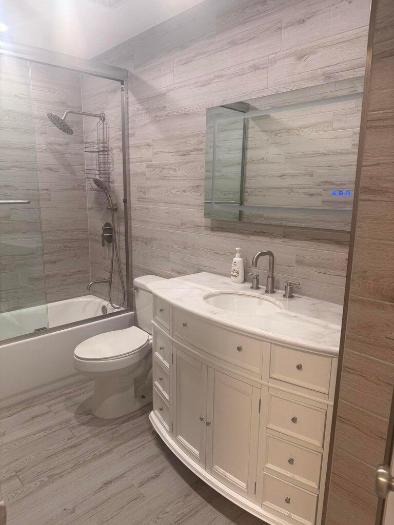 Building Photo - 2622 NW 7th Ct