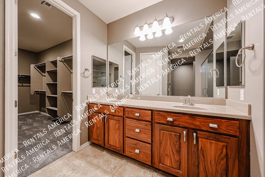 Building Photo - 20658 E Raven Dr