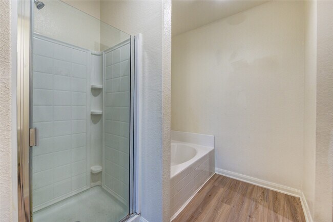 Building Photo - 3001 Iron Woods Dr