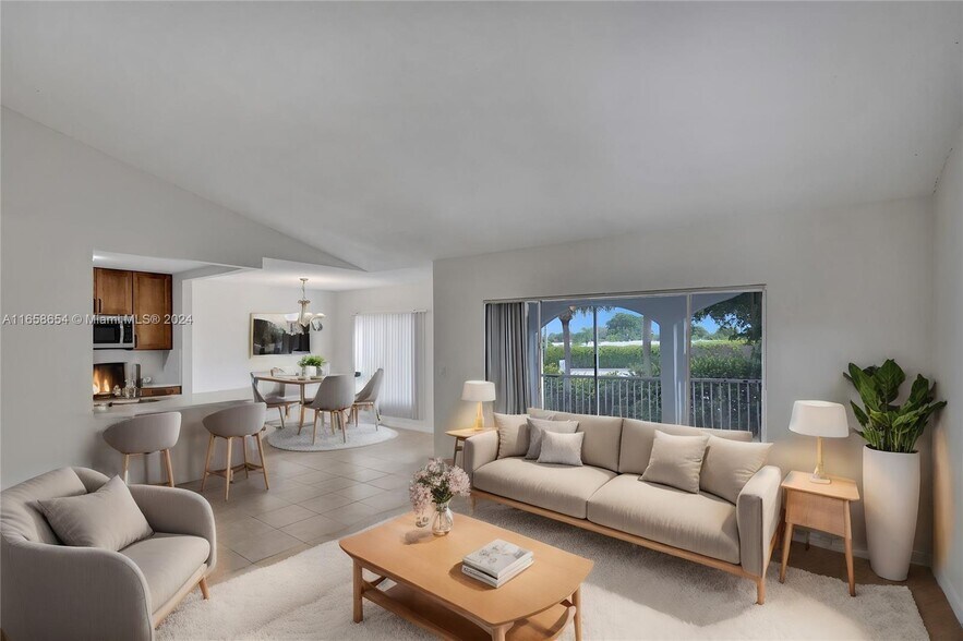 Building Photo - 815 W Boynton Beach Blvd