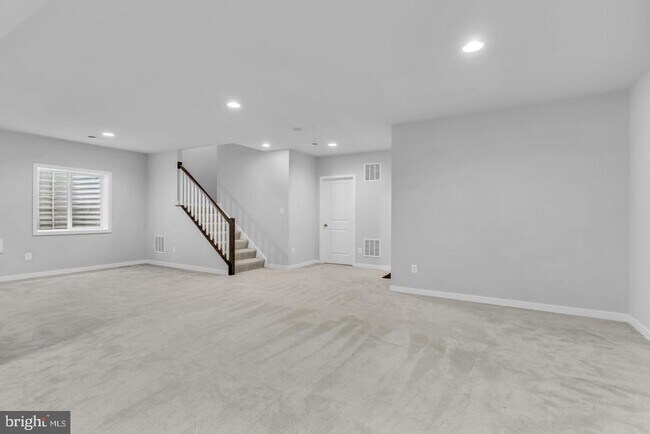 Building Photo - 41919 Spring Air Dr