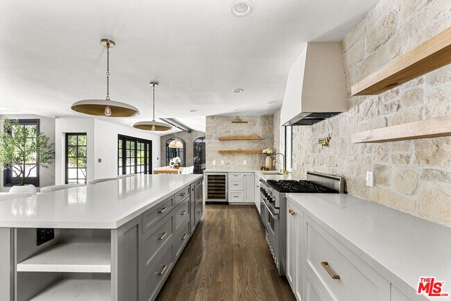 Building Photo - 9559 Sherwood Forest Ln