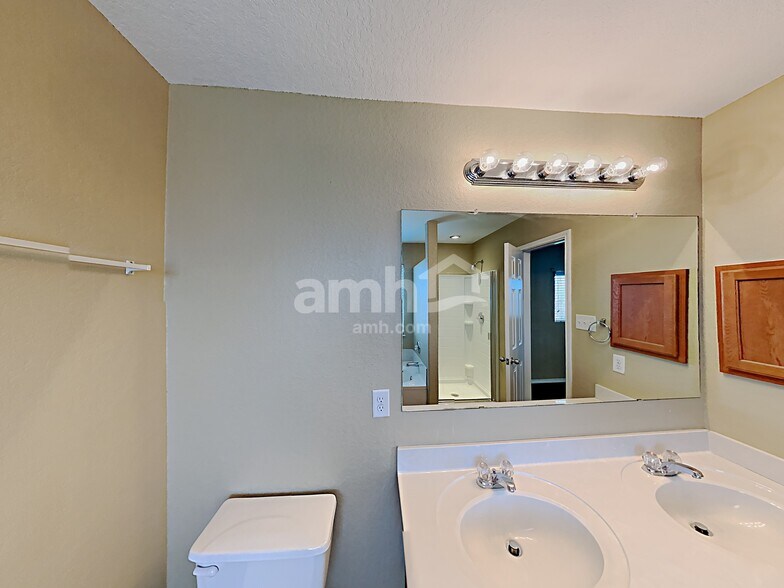 Building Photo - 9239 Pacific Maple