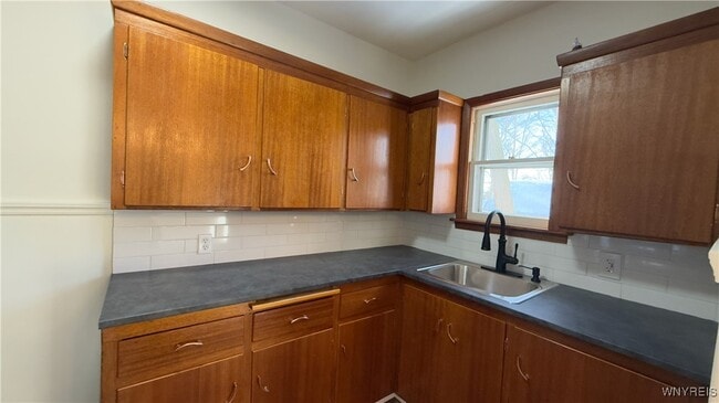 Building Photo - 204 Union St