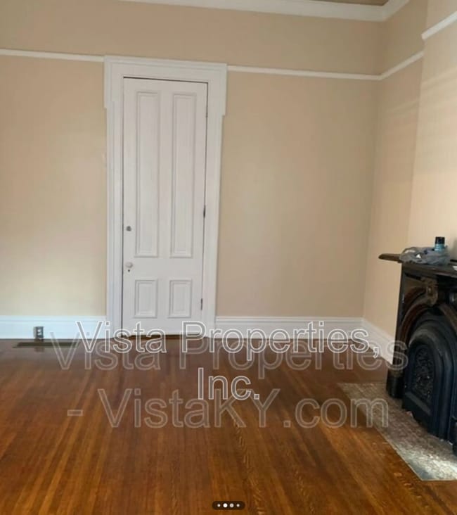 Building Photo - 514 W Oak St