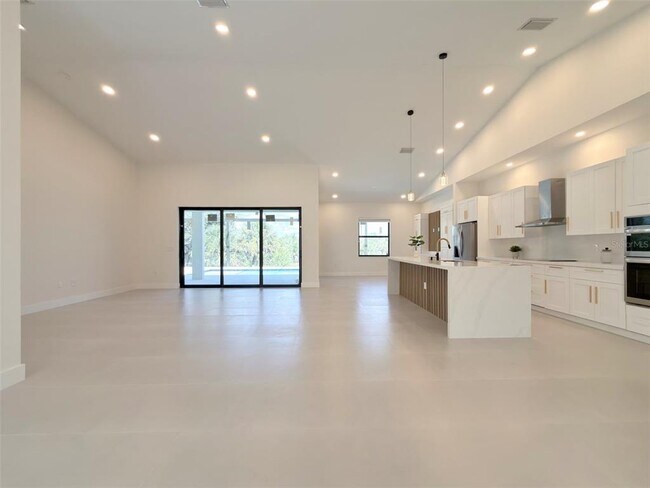 Building Photo - 14671 Lillian Cir