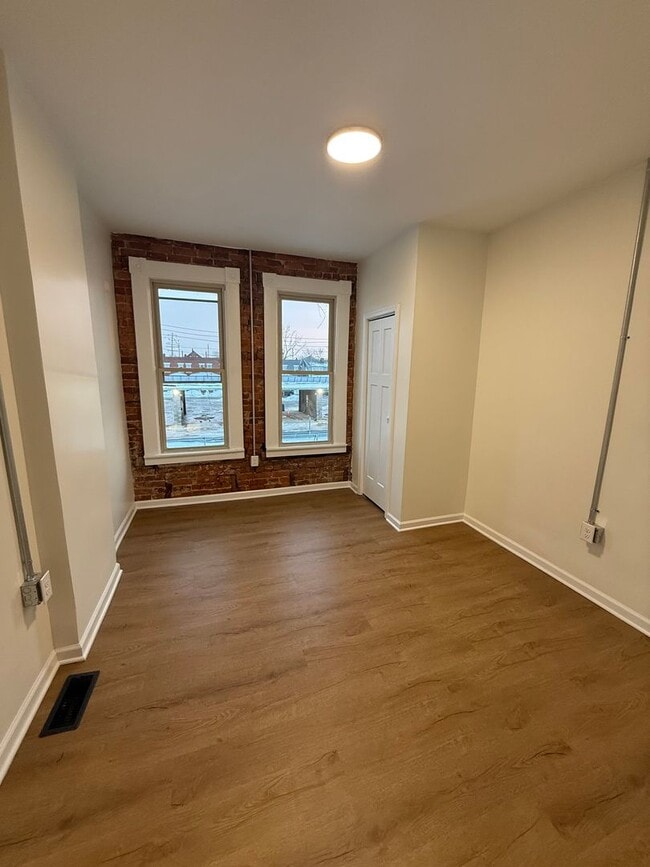 Building Photo - 3-Bedroom, 2.5-Bath Spacious Townhome located in Merion Village