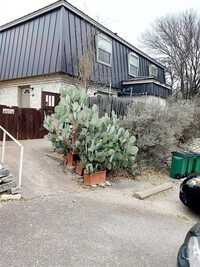 Building Photo - 2800 Westhill Dr