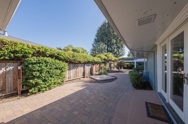 Building Photo - 509 Manor Dr
