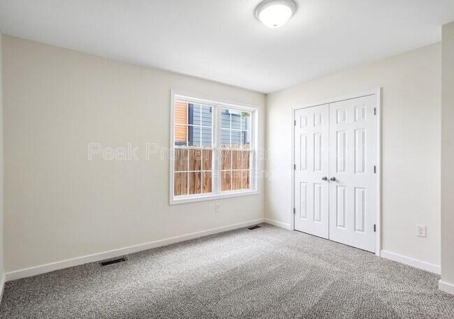 Building Photo - 819 Kinney St