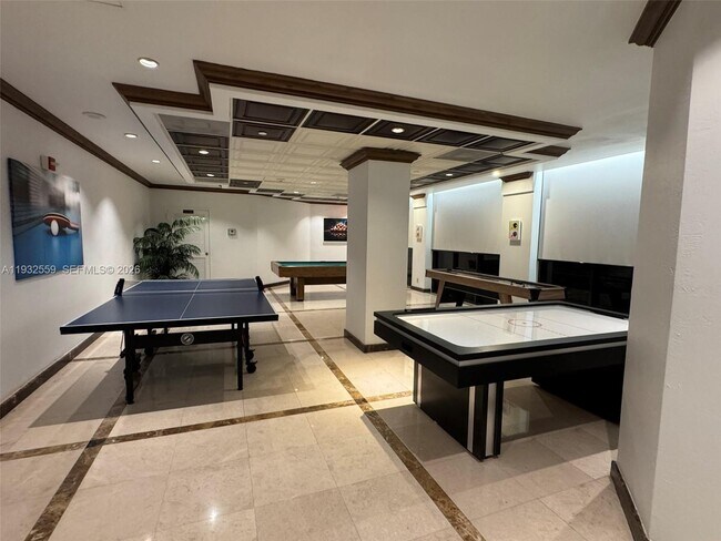 Building Photo - 18151 NE 31st Ct