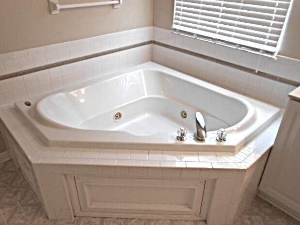 Building Photo - 6185 Champions Dr