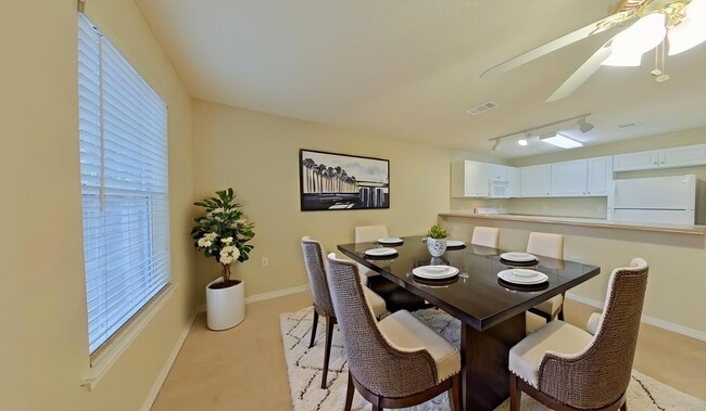 Building Photo - 976 Scenic Oak Ln