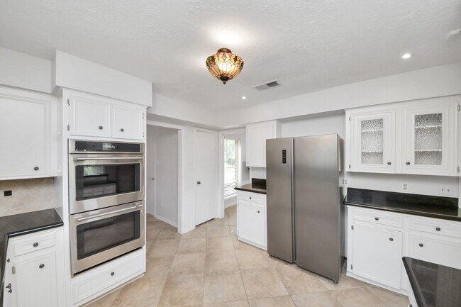 Building Photo - 3410 Crow Valley Dr