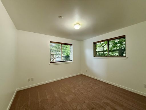 Building Photo - Beautiful 1 Bedroom Columbia City Apartmen...