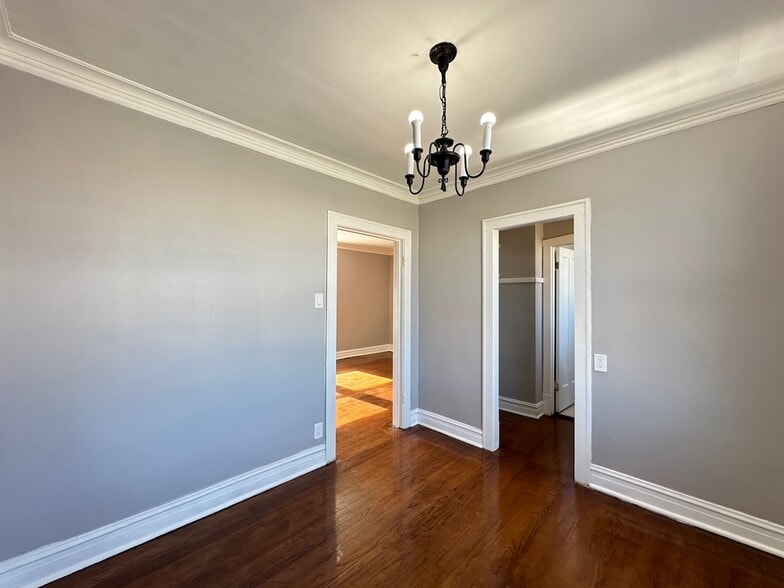 Building Photo - 3123 N Hamlin Ave