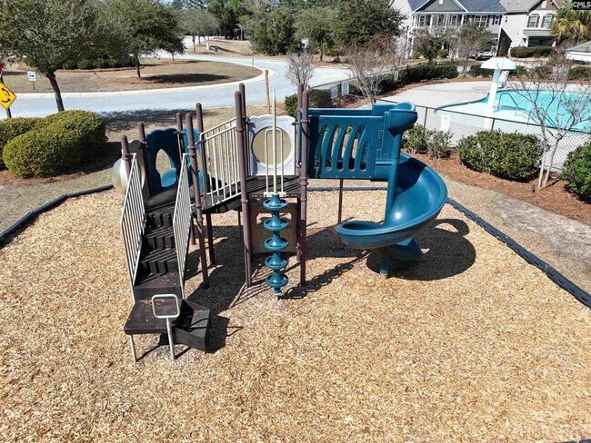 Building Photo - 819 Queenshire Ln