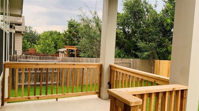 Building Photo - 1512 Highland Ridge Rd