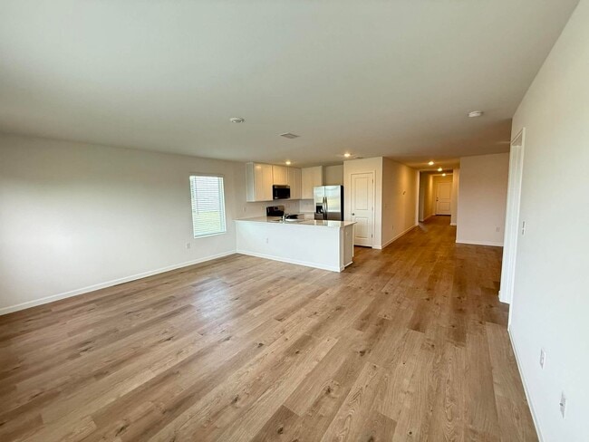 Building Photo - Four Bedroom/Two Bath - Summerdale