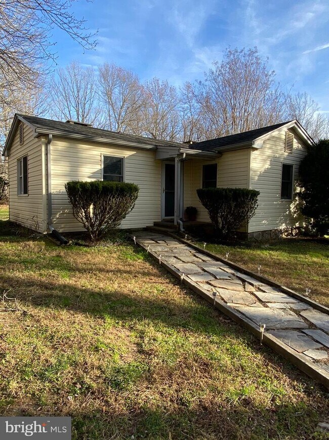 Building Photo - 6055 Coon Tree Rd