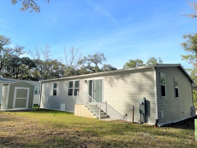 Building Photo - 1077 Cloverleaf Cir