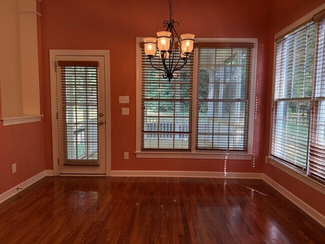 Building Photo - Stunning, Elegant Residence in Chapel Hill...