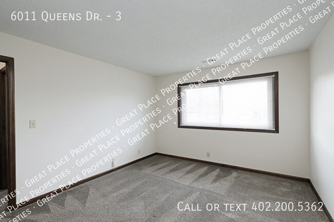 Building Photo - 6011 Queens Dr