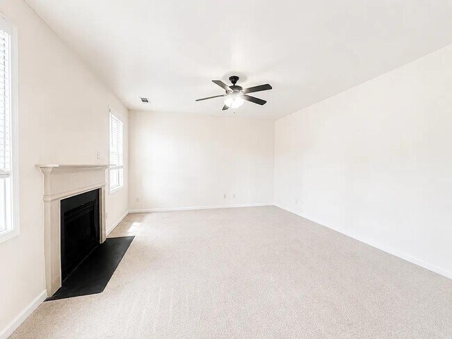 Building Photo - 11 Phaeton Ave