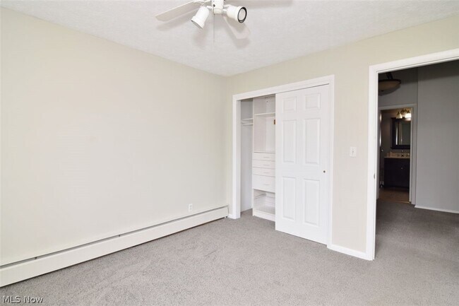 Building Photo - 381 Hickory Hill Rd