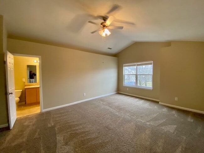 Building Photo - COMING SOON!! Stunning 4 Bedroom 2.5 Bathr...