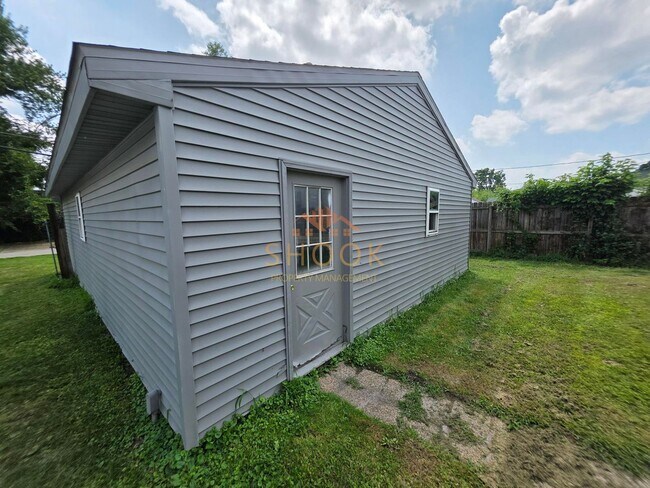 Building Photo - COMPLETELY RENOVATED 3 BR HOME